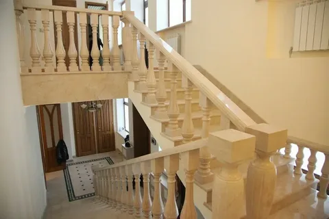 تصویر 1 از سنگ مرمریت ابیانه جلوه کرم گرم با خطوط طبیعی برای دکوراسیون